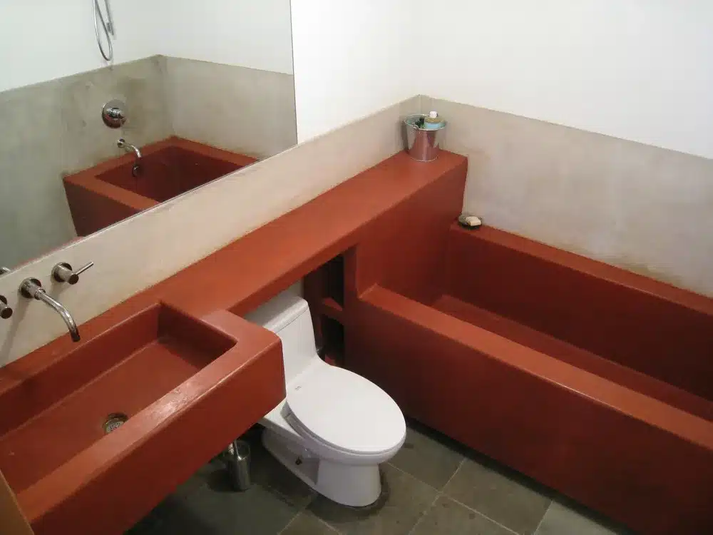 Doorless open shower in a modern bathroom